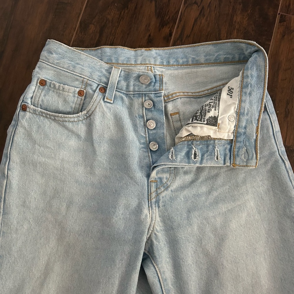 Levi’s 90s Mom Jeans